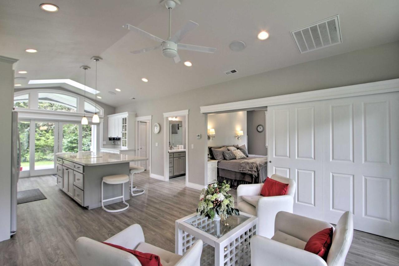 Contemporary Tacoma Cottage With Deck And Pond! Экстерьер фото