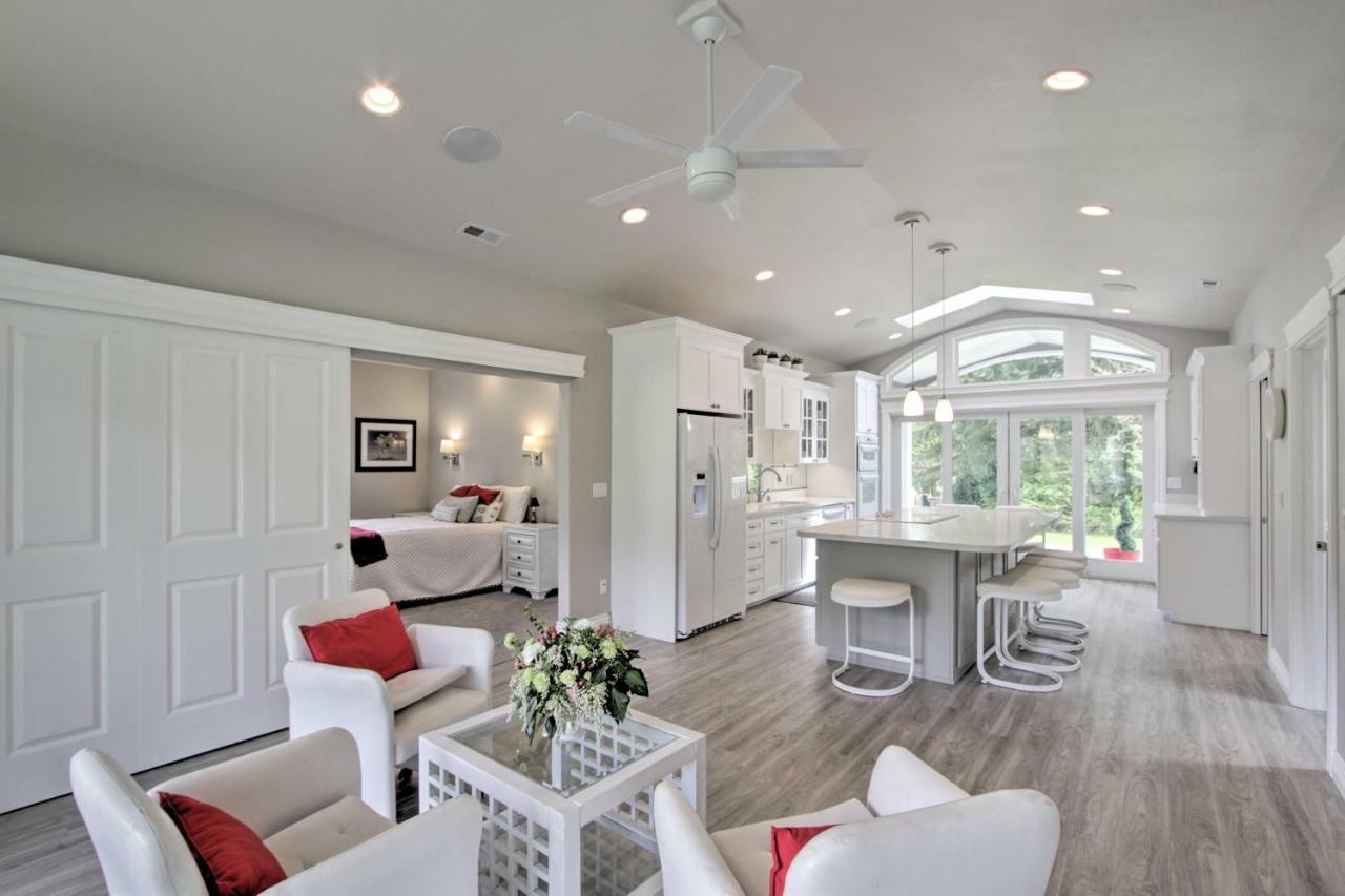 Contemporary Tacoma Cottage With Deck And Pond! Экстерьер фото